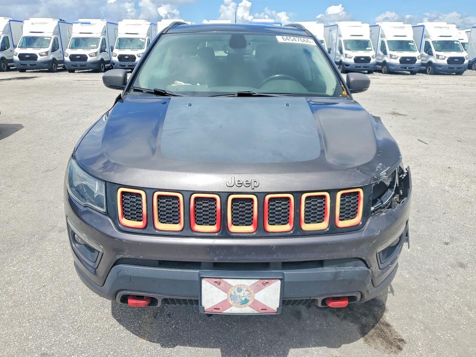 64547666 :رقم المزاد ، 3C5NJDDB7KT799268 vin ، 2019 Jeep Compass مزاد بيع