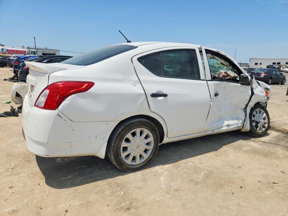 64075756 :رقم المزاد ، 3N1CN7APXJL815798 vin ، 2018 Nissan Versa مزاد بيع
