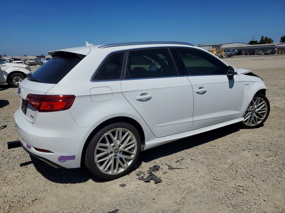 65137746 :رقم المزاد ، WAUTPBFF0JA065293 vin ، 2018 Audi A3 مزاد بيع