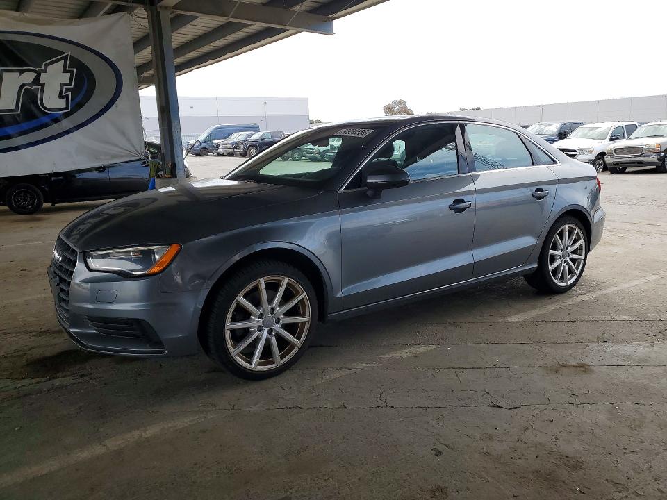 66996556 :رقم المزاد ، WAUBFGFF6F1093229 vin ، 2015 Audi A3 مزاد بيع