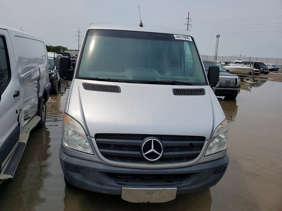 64016996 :رقم المزاد ، WD3PE7CC0C5705168 vin ، 2012 Mercedes-benz Sprinter مزاد بيع