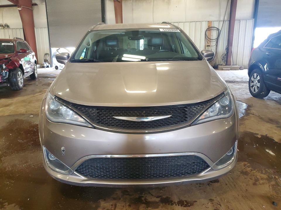 64969926 :رقم المزاد ، 2C4RC1EG1JR121766 vin ، 2018 Chrysler Pacifica مزاد بيع