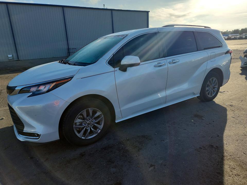 Продажа на аукционе авто 2022 Toyota Sienna, vin: 5TDYRKECXNS104894, номер лота: 63992396