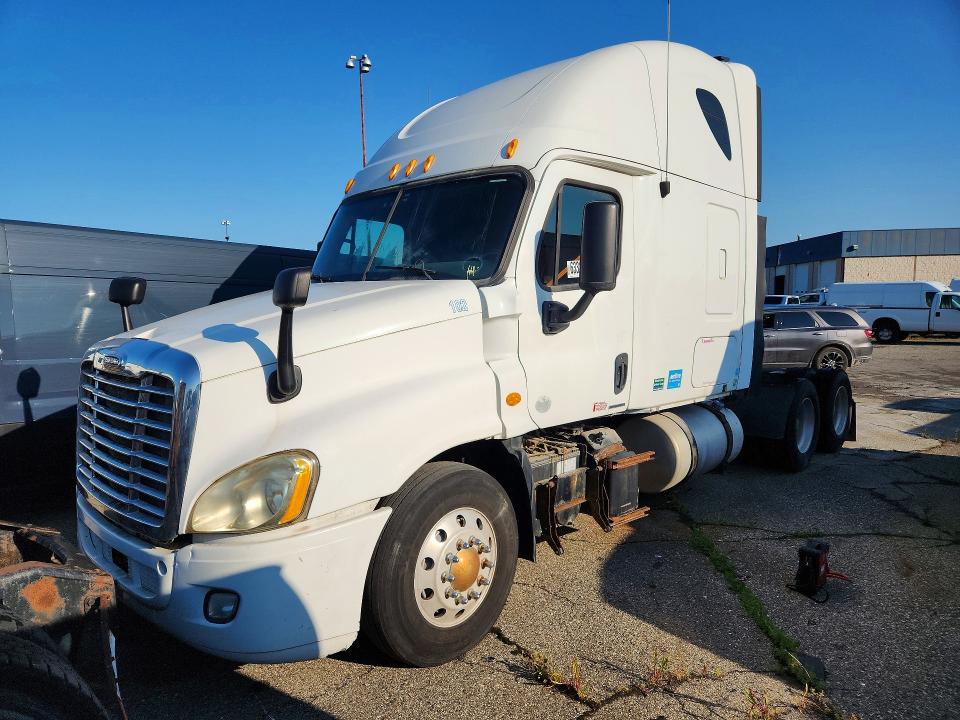 Продажа на аукционе авто 2012 Freightliner Cascadia 125, vin: 1FUJGLBG7CLBR7775, номер лота: 63388966