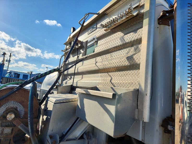 61969306 :رقم المزاد ، 1FUJC5CV7ADAT9450 vin ، 2010 Freightliner M2 مزاد بيع