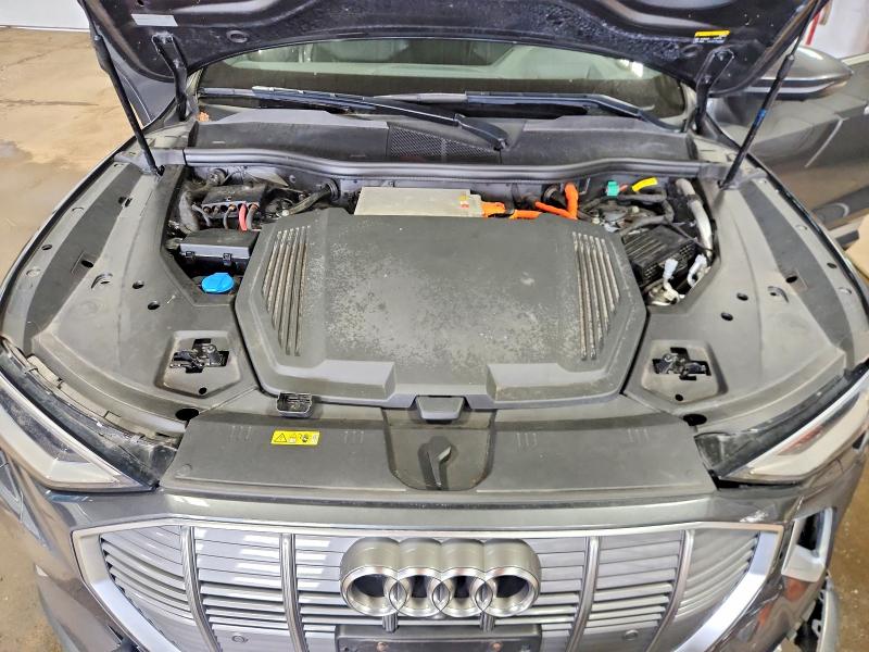 63448696 :رقم المزاد ، WA1VAAGE9KB007489 vin ، 2019 Audi E-tron مزاد بيع