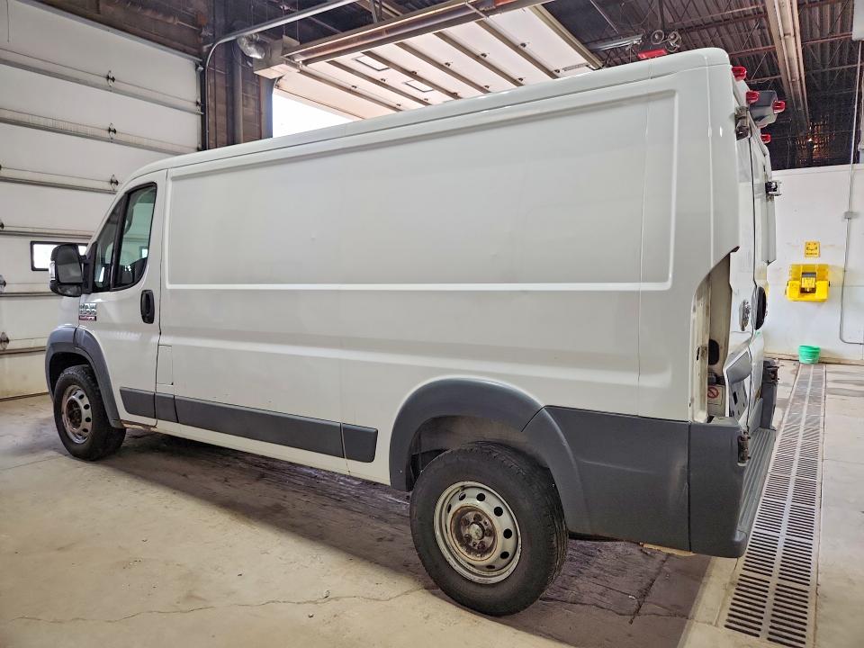 64788436 :رقم المزاد ، 3C6TRVAG2HE551374 vin ، 2017 Ram Promaster 1500 مزاد بيع