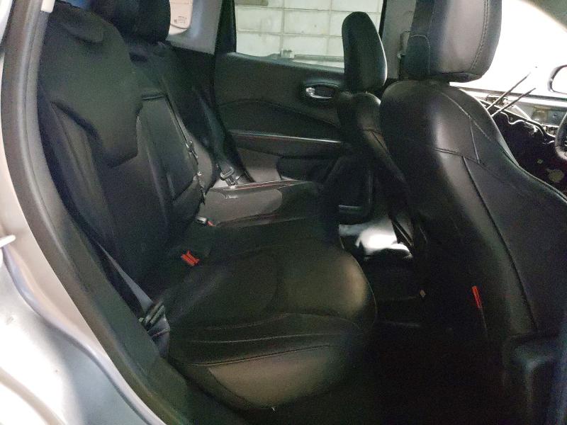 65496836 :رقم المزاد ، 3C4NJDDB9JT207349 vin ، 2018 Jeep Compass مزاد بيع