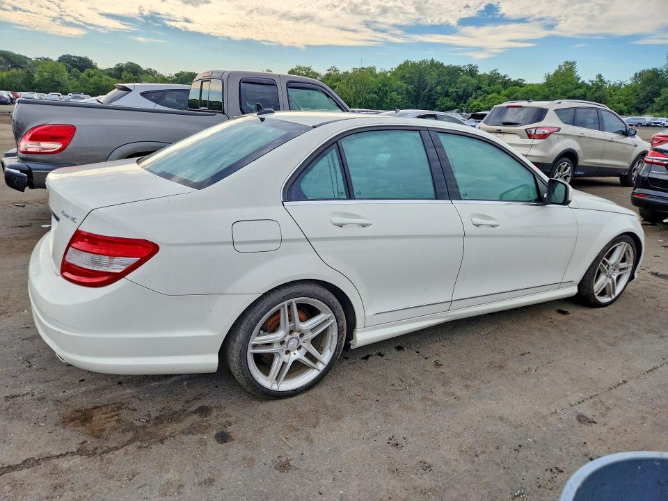 63511716 :رقم المزاد ، WDDGF81X98F103486 vin ، 2008 Mercedes-benz C مزاد بيع