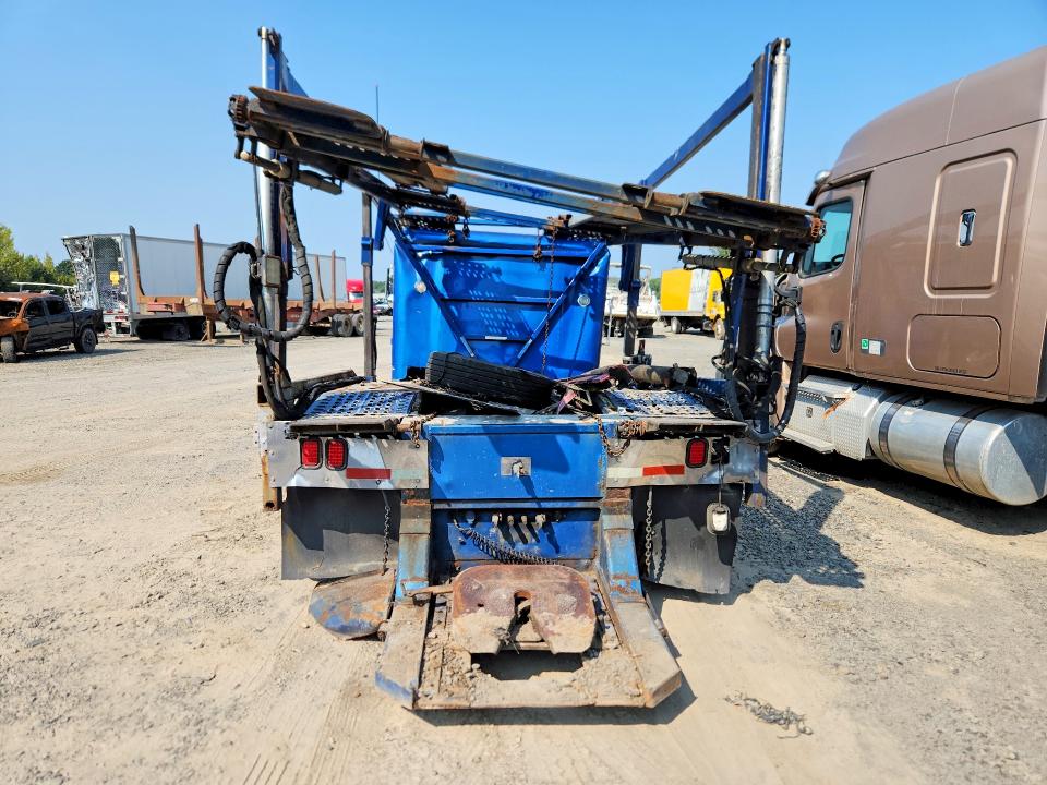 70615486 :رقم المزاد ، 1FVNDXYB9YLG65344 vin ، 2000 Freightliner Conventional مزاد بيع