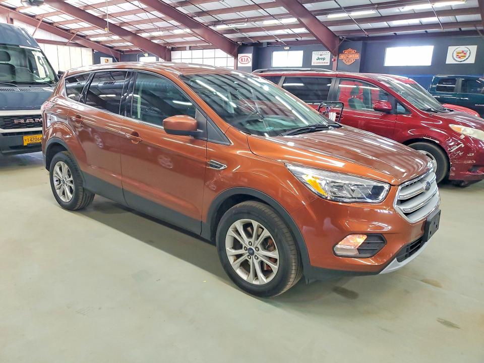 64777126 :رقم المزاد ، 1FMCU9GD1HUA86966 vin ، 2017 Ford Escape مزاد بيع