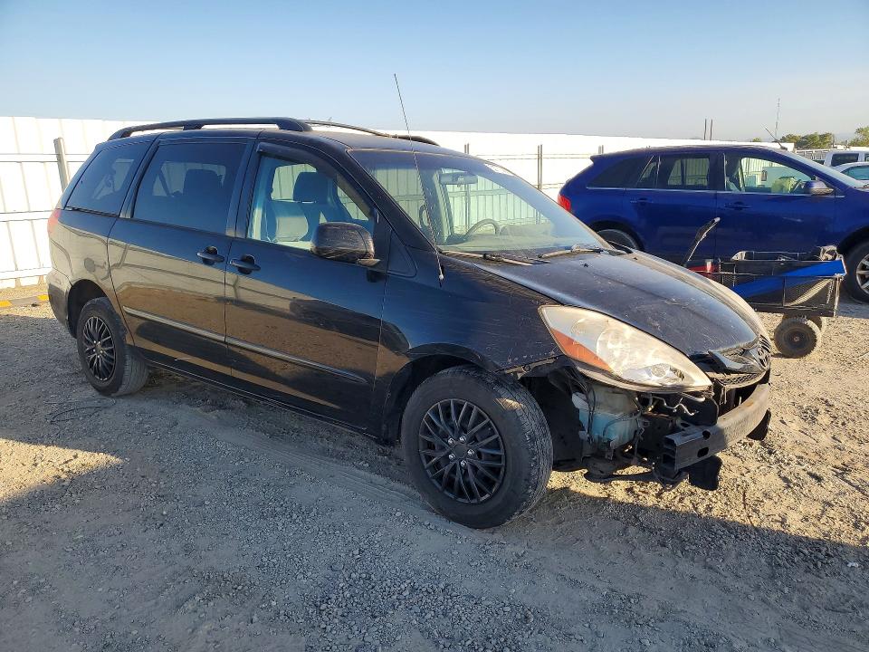 63771486 :رقم المزاد ، 5TDKK4CC8AS289725 vin ، 2010 Toyota Sienna مزاد بيع
