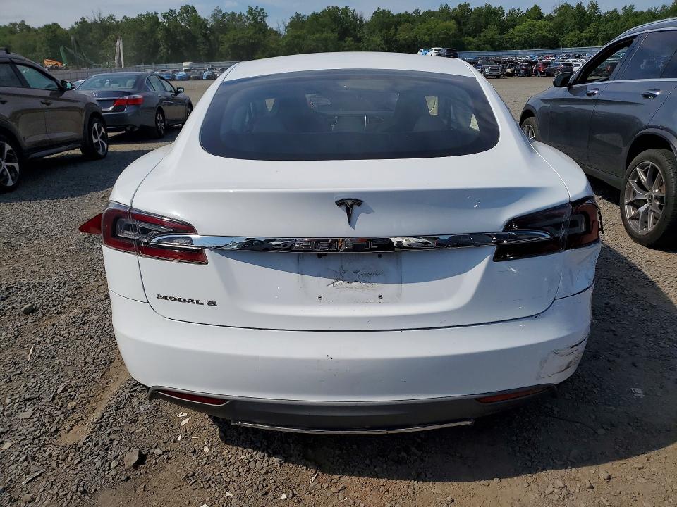 2013 Tesla Model S მანქანა იყიდება აუქციონზე, vin: 5YJSA1CN8DFP03405, აუქციონის ნომერი: 65992726