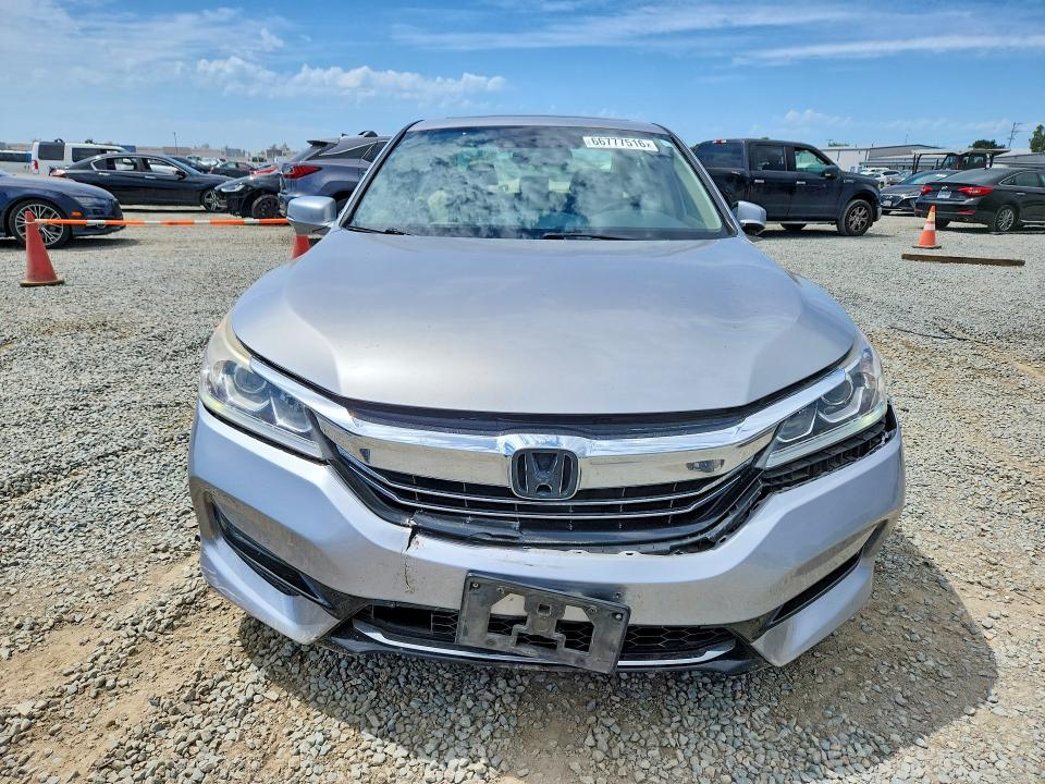 Продаж на аукціоні авто 2017 Honda Accord, vin: JHMCR6F55HC000724, номер лоту: 66777516