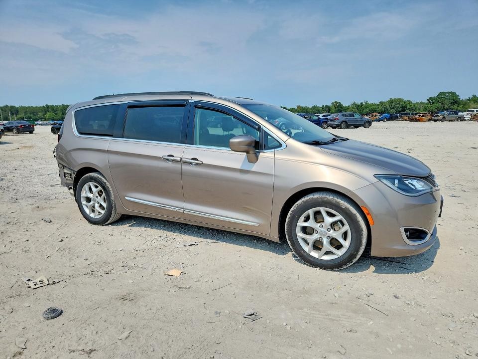 Продажа на аукционе авто 2017 Chrysler Pacifica, vin: 2C4RC1BG8HR608106, номер лота: 63756546