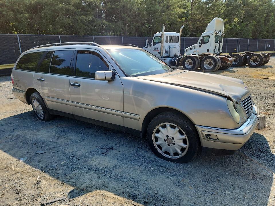 1999 Mercedes-benz E მანქანა იყიდება აუქციონზე, vin: WDBJH82F9XX020924, აუქციონის ნომერი: 65000506