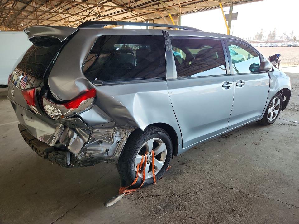 2013 Toyota Sienna მანქანა იყიდება აუქციონზე, vin: 5TDKK3DC8DS356367, აუქციონის ნომერი: 64518236