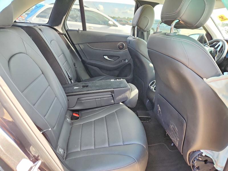64732616 :رقم المزاد ، W1N0G8DBXMV263877 vin ، 2021 Mercedes-benz Glc مزاد بيع
