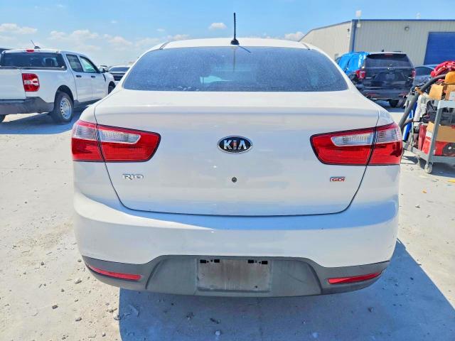 67064006 :رقم المزاد ، KNADM4A38F6515322 vin ، 2015 Kia Rio مزاد بيع