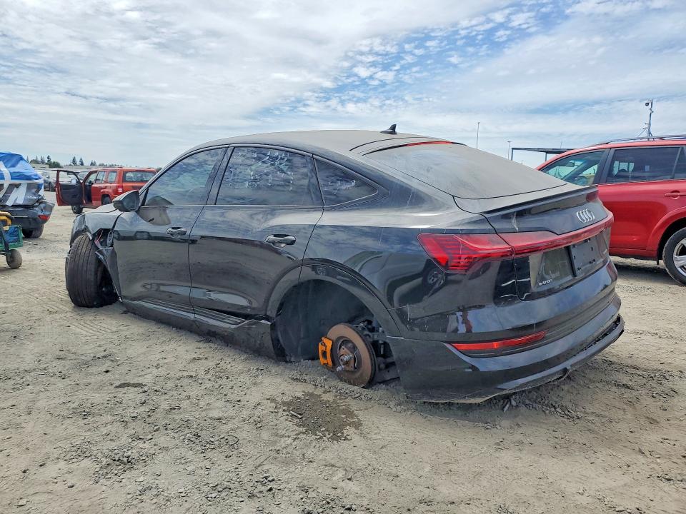 65362946 :رقم المزاد ، WA12AAGE2NB037229 vin ، 2022 Audi E-tron مزاد بيع