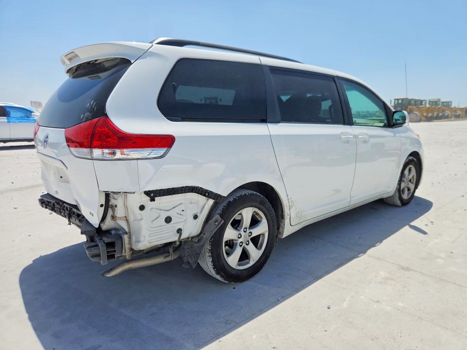 Продажа на аукционе авто 2014 Toyota Sienna, vin: 5TDKK3DC9ES526088, номер лота: 65273636