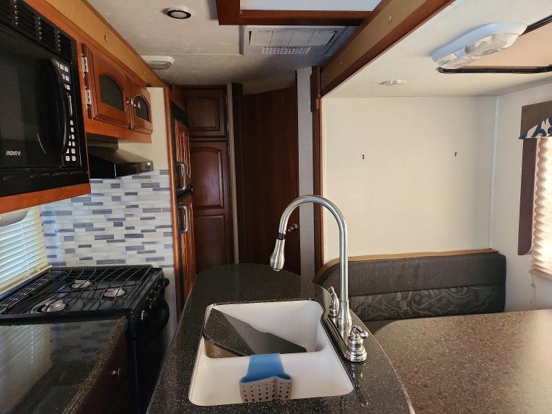 65738906 :رقم المزاد ، 5ZT2FEXB5DA009108 vin ، 2013 Coachman Recreational Vehicle (rv) مزاد بيع