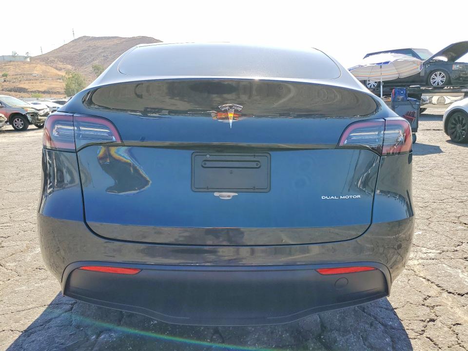 Продажа на аукционе авто 2024 Tesla Model Y, vin: 7SAYGDEE2RF082552, номер лота: 63915726