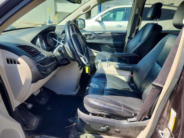 2015 Chrysler Town & Country მანქანა იყიდება აუქციონზე, vin: 2C4RC1BG5FR637737, აუქციონის ნომერი: 66265166