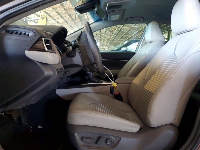 65181826 :رقم المزاد ، 4T1B11HK4JU612015 vin ، 2018 Toyota Camry مزاد بيع