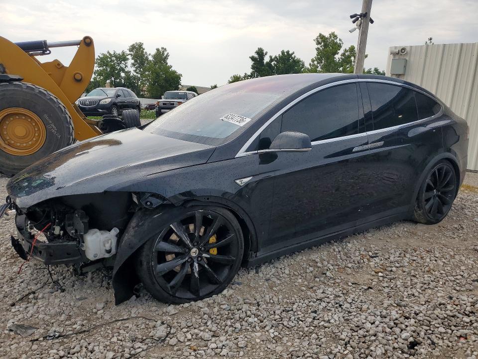 Auction sale of the 2016 Tesla Model X, vin: 5YJXCAE43GF000898, lot number: 63347736