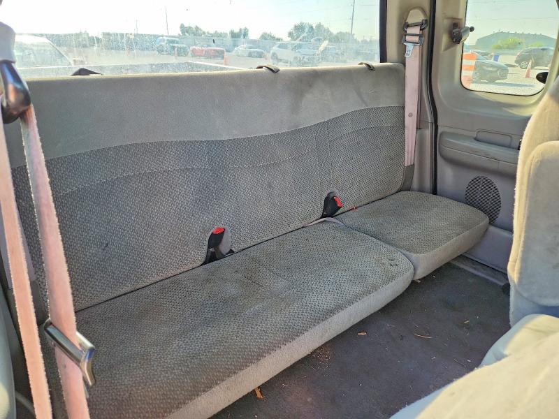 63672296 :رقم المزاد ، 1FTRX17L11NA09206 vin ، 2001 Ford F150 مزاد بيع