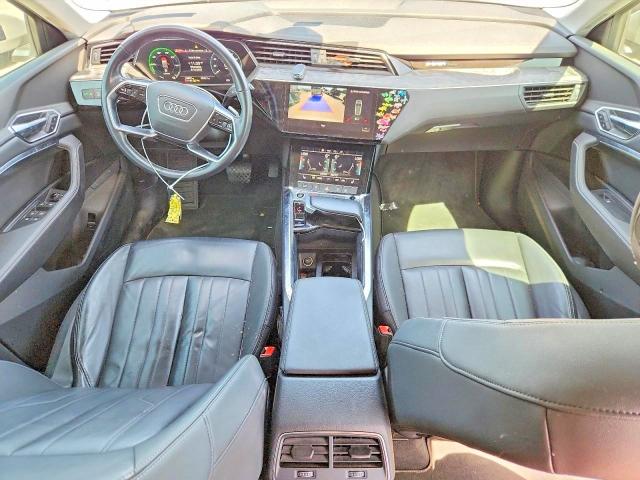 2022 Audi E-tron მანქანა იყიდება აუქციონზე, vin: WA1AAAGEXNB023932, აუქციონის ნომერი: 63552956