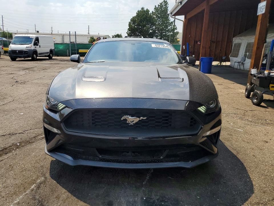 63213546 :رقم المزاد ، 1FA6P8TH2J5113108 vin ، 2018 Ford Mustang مزاد بيع