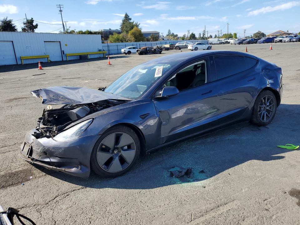 64649606 :رقم المزاد ، 5YJ3E1EA4NF192876 vin ، 2022 Tesla Model 3 مزاد بيع