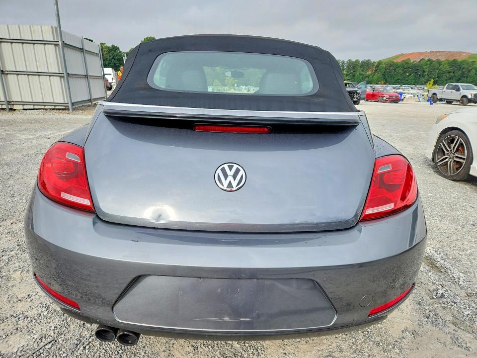 63390456 :رقم المزاد ، 3VW517AT5FM802616 vin ، 2015 Volkswagen Beetle مزاد بيع