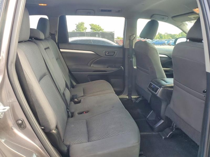 64815656 :رقم المزاد ، 5TDZARFHXKS060857 vin ، 2019 Toyota Highlander مزاد بيع