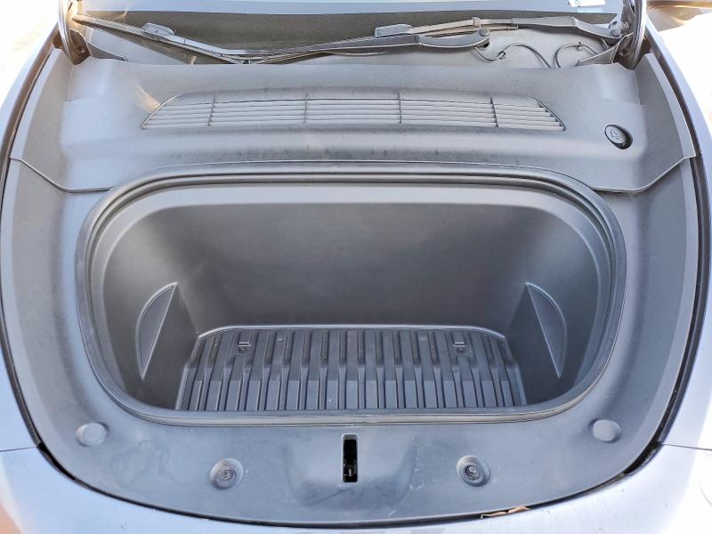 64764226 :رقم المزاد ، 7SAYGDEE6NF360878 vin ، 2022 Tesla Model Y مزاد بيع