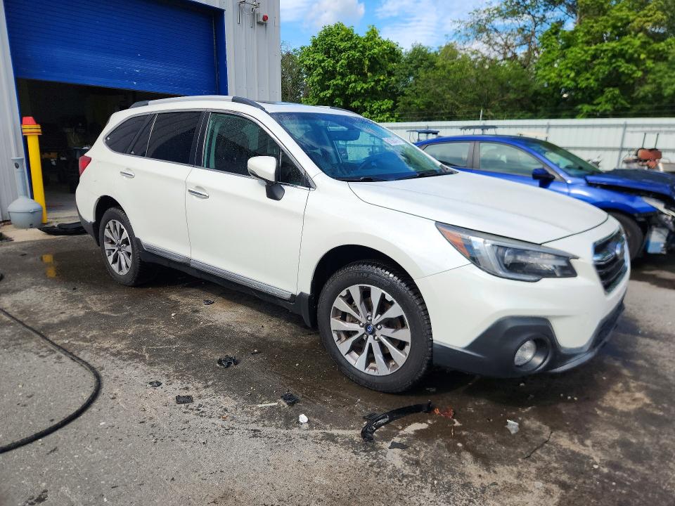 61363476 :رقم المزاد ، 4S4BSETC4J3329611 vin ، 2018 Subaru Outback مزاد بيع