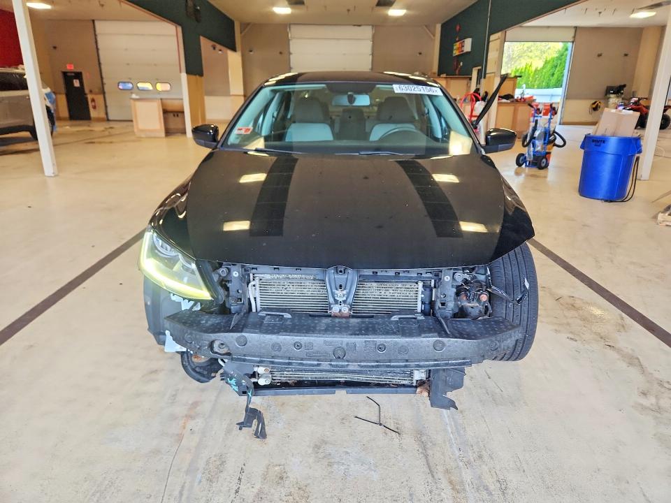 63025156 :رقم المزاد ، 3VW2B7AJ9HM395868 vin ، 2017 Volkswagen Jetta مزاد بيع