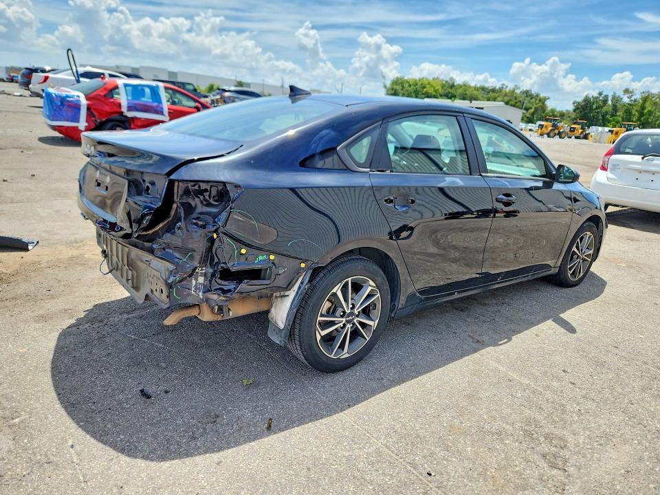 2022 Kia Forte მანქანა იყიდება აუქციონზე, vin: 3KPF24AD2NE482384, აუქციონის ნომერი: 64438256