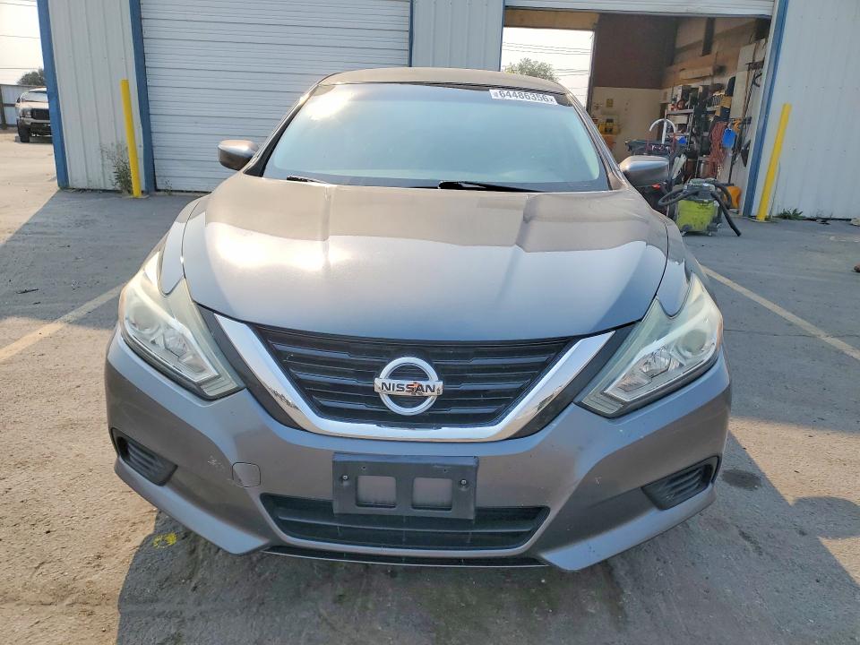 2017 Nissan Altima მანქანა იყიდება აუქციონზე, vin: 1N4AL3AP8HN350652, აუქციონის ნომერი: 64486356