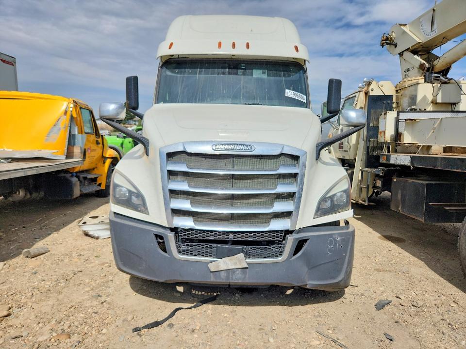 2018 Freightliner Cascadia 126 მანქანა იყიდება აუქციონზე, vin: 3AKJHHDR1JSJW4035, აუქციონის ნომერი: 64996866
