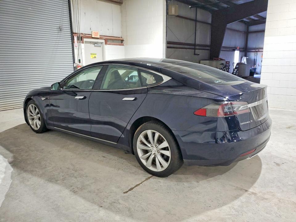 2015 Tesla Model S მანქანა იყიდება აუქციონზე, vin: 5YJSA1H27FF082062, აუქციონის ნომერი: 64305396