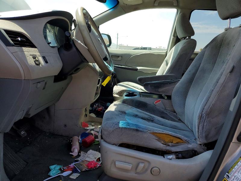 63686756 :رقم المزاد ، 5TDKK3DC4BS020387 vin ، 2011 Toyota Sienna مزاد بيع
