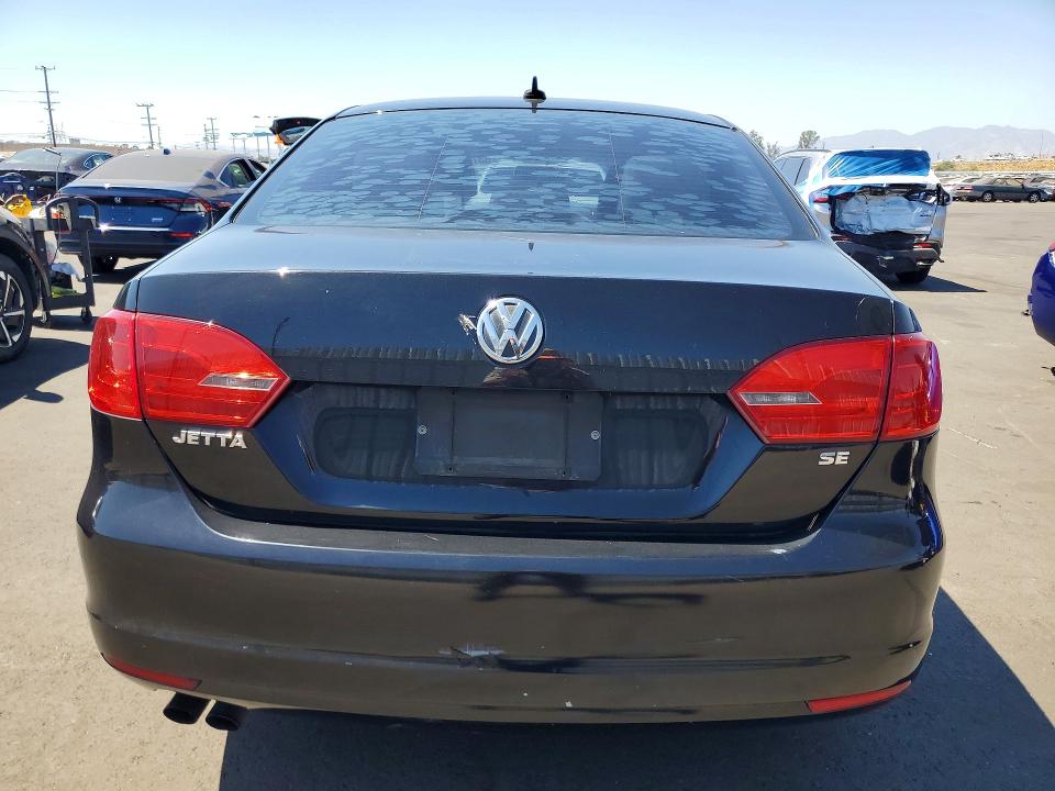 63797066 :رقم المزاد ، 3VWD17AJ5EM370313 vin ، 2014 Volkswagen Jetta مزاد بيع