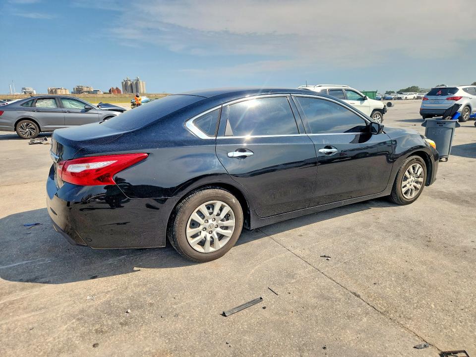 Продажа на аукционе авто 2016 Nissan Altima, vin: 1N4AL3AP1GC216818, номер лота: 63765276