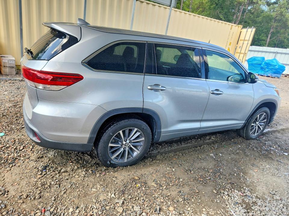 Продажа на аукционе авто 2018 Toyota Highlander, vin: 5TDKZRFH3JS548119, номер лота: 65537306