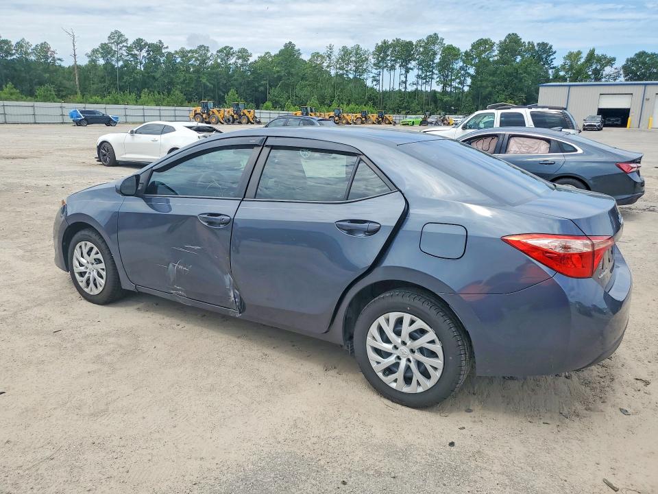 63547516 :رقم المزاد ، 5YFBURHE9JP852078 vin ، 2018 Toyota Corolla مزاد بيع