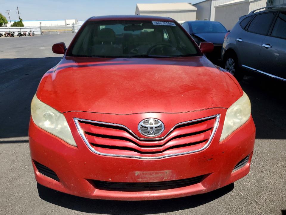 65690366 :رقم المزاد ، 4T1BF3EKXBU744313 vin ، 2011 Toyota Camry مزاد بيع