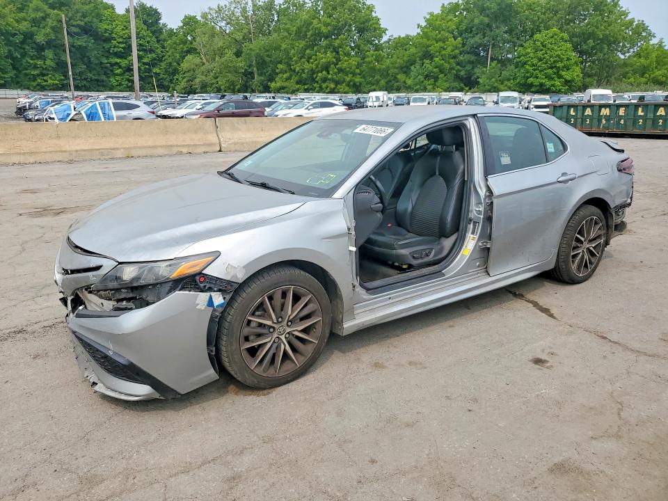 64771066 :رقم المزاد ، 4T1G11AK9MU433800 vin ، 2021 Toyota Camry مزاد بيع